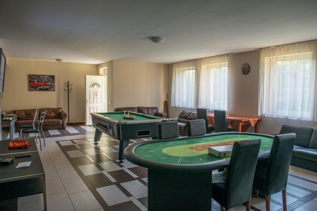 Hotel Farkasverem Vendégház à Nyírtura Chambre photo